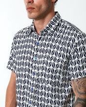 Load image into Gallery viewer, KRAKEN -&quot;INGLE&quot;- Straight / Loose-Cut Short Sleeve Shirt